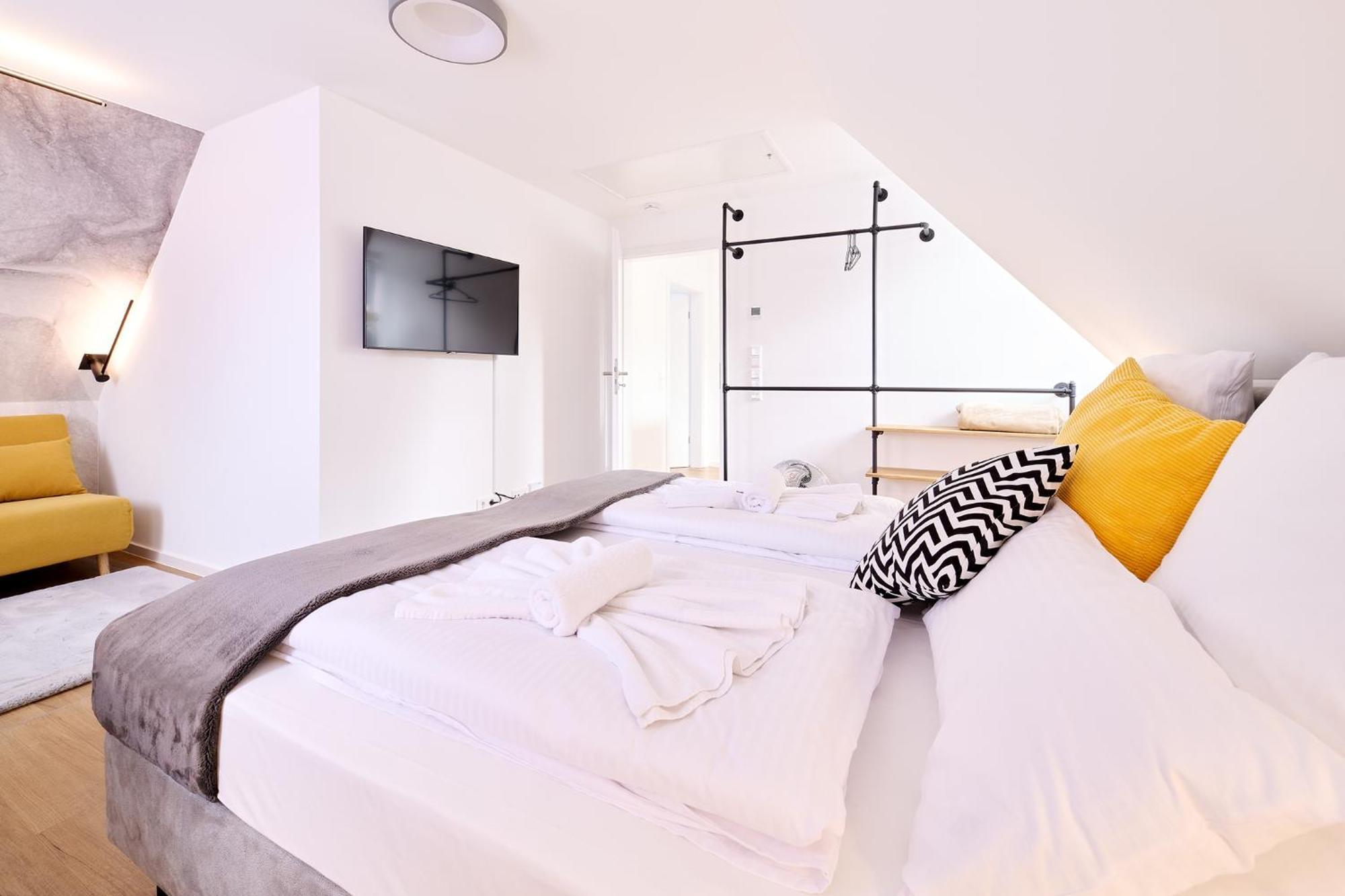 Xzllenz - 4 Schlafzimmer, Zentral, Parken, U-Bahn, 2 Baeder, 4 Smart-Tv, Optional Einzelbett Nuremberg Bagian luar foto